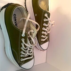 Converse Chuck Taylor  platform size 10.5